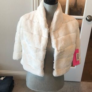 Betsey Johnson faux fur cape small